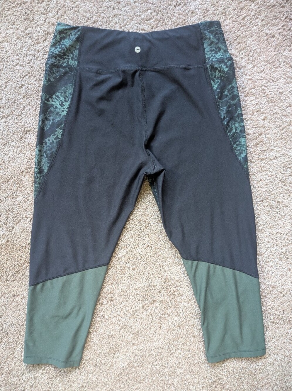 Avia Athletic Capri Leggings With Mesh Paneling Women's Size Large - Picture 6 of 10